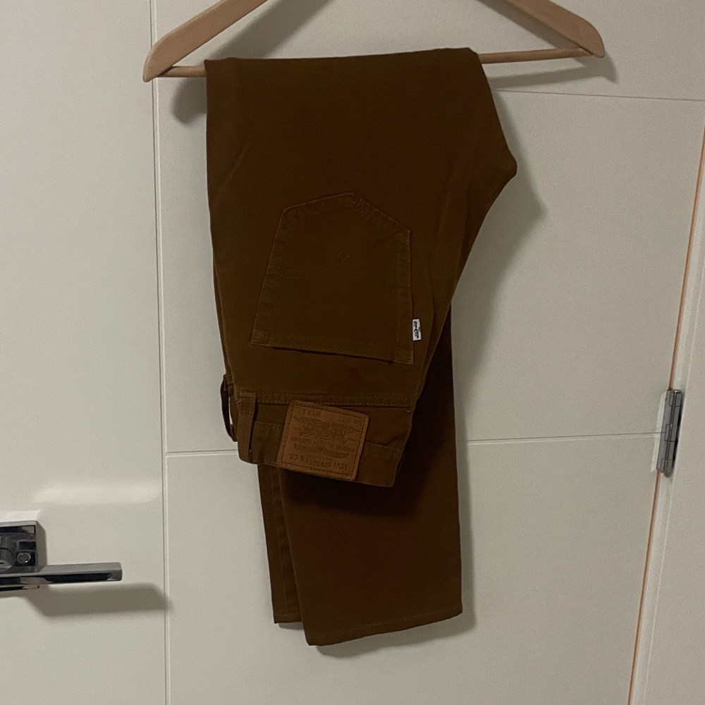Levi’s Pants with Pocket Detail